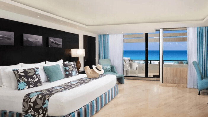 Pyramid Junior Suite 